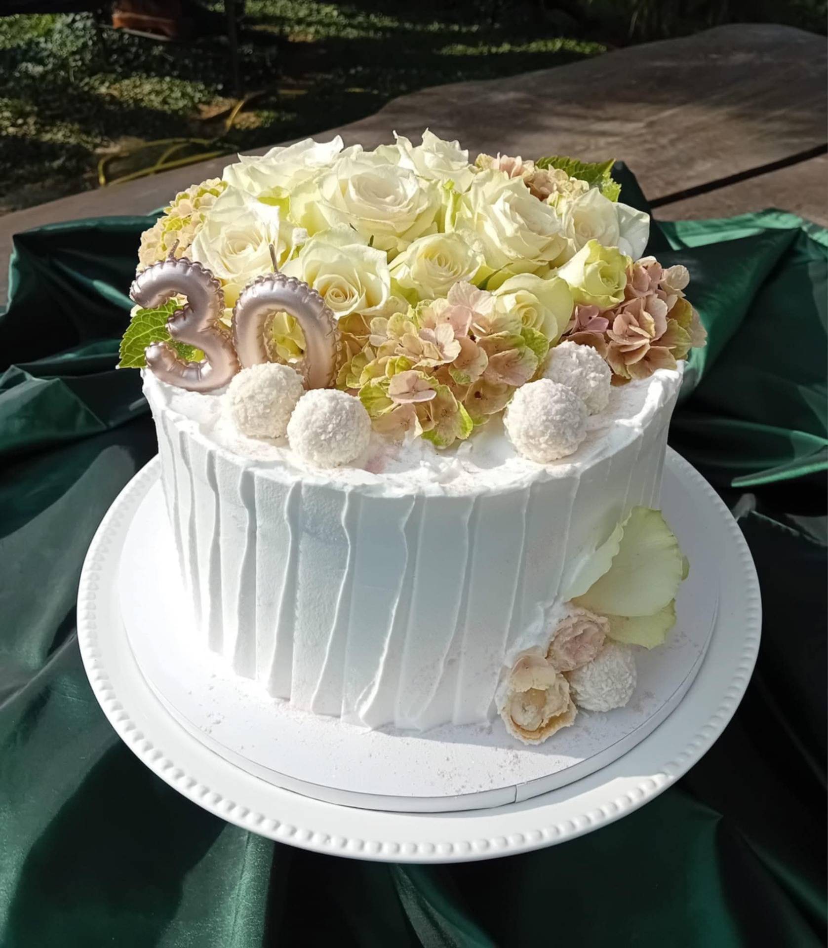 Torten von Zsanett, Izek világa